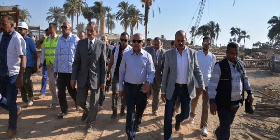 وزير النقل ومحافظ أسيوط يتفقدان مشروع محور ديروط